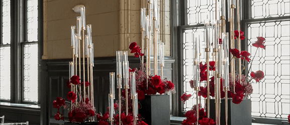 3 sposoby na wykorzystanie wysokiego świecznika wieloramiennego do dekoracji