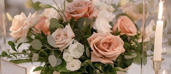 Dekoracje stołu – jak łączyć kolory i materiały, aby osiągnąć zamierzony efekt?