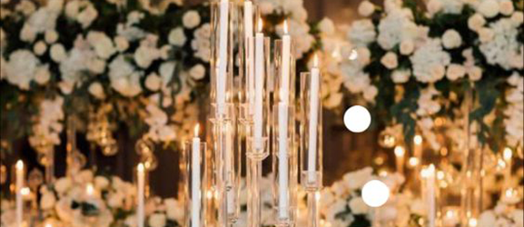 Świeczniki na wesele: Jakie wybrać, aby dodać uroku każdej przestrzeni?