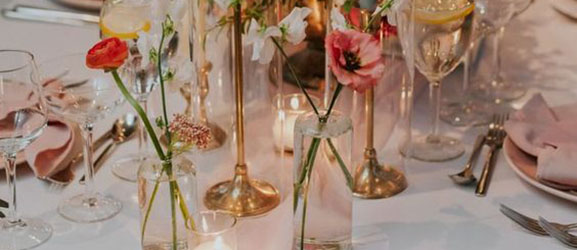 Jak udekorować stół weselny?